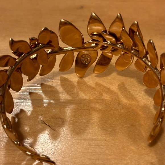 Tory Burch Gold Fern Cuff with Pouch - Picture 5 of 8